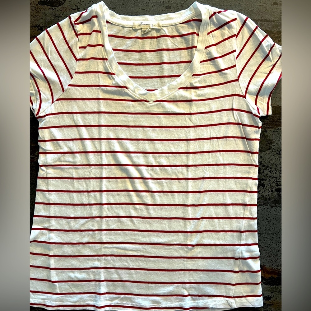 ❤️🤍🛟FOREVER 21 Red White Striped Tee Top⚓️